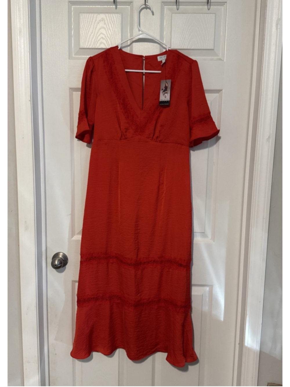 New Sofia Jeans Dress Womens Medium Red Rover Lace Inset Midi Fit Sleeve V Neck